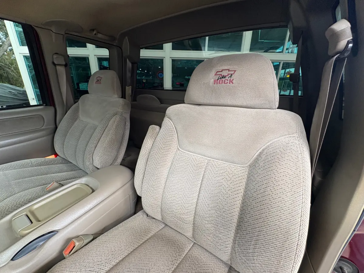 Vehicle photo 34