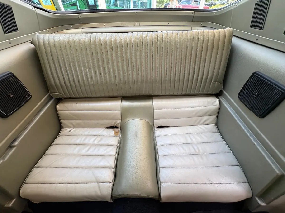 Vehicle photo 33