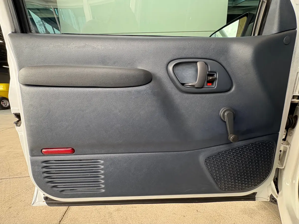 Vehicle photo 30