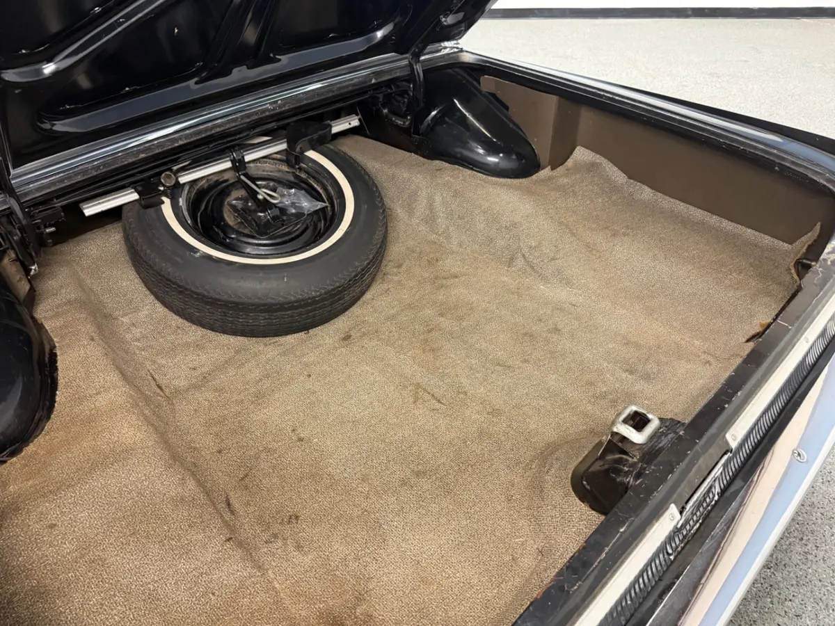Vehicle photo 28