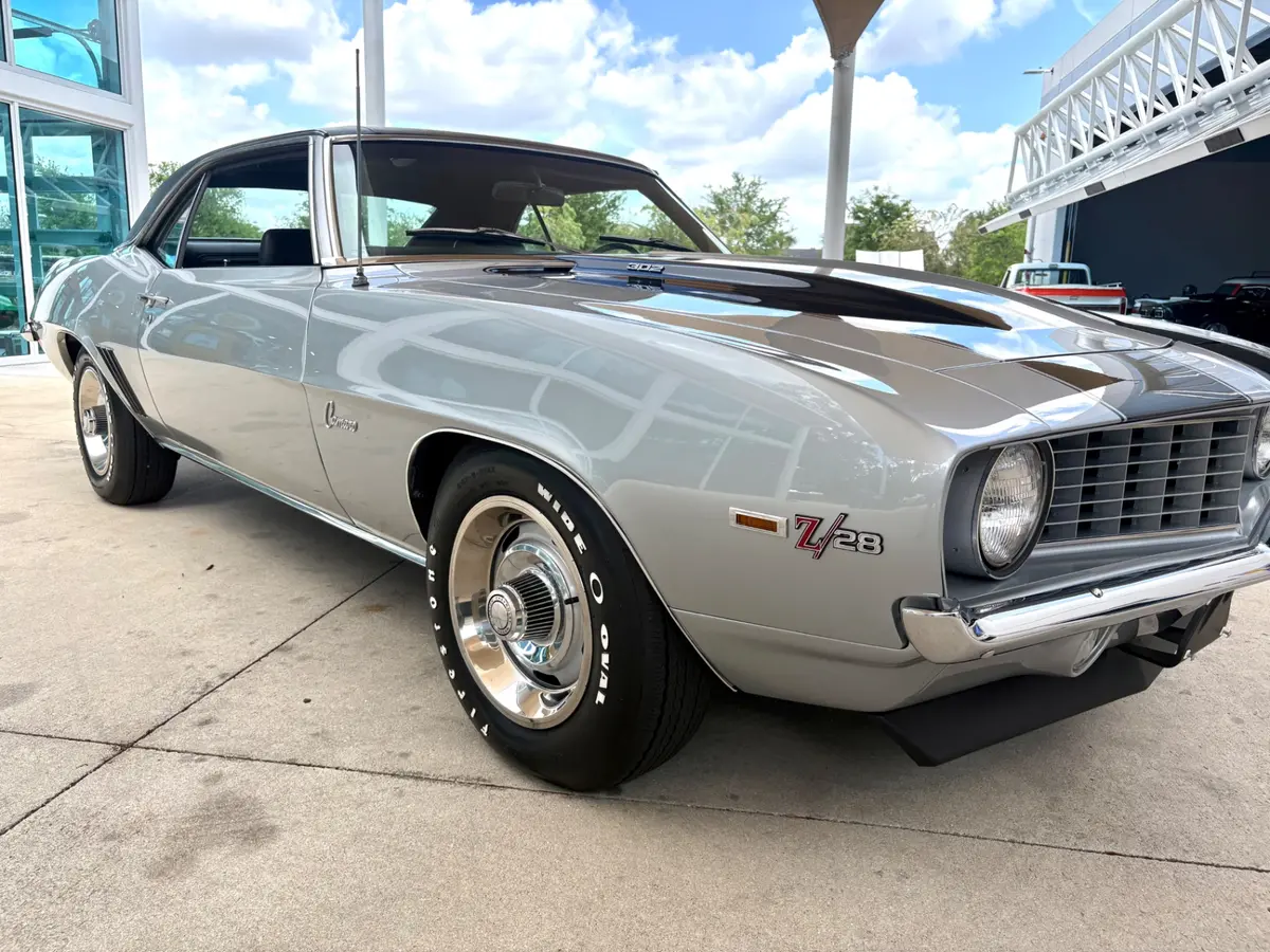 Vehicle photo 19