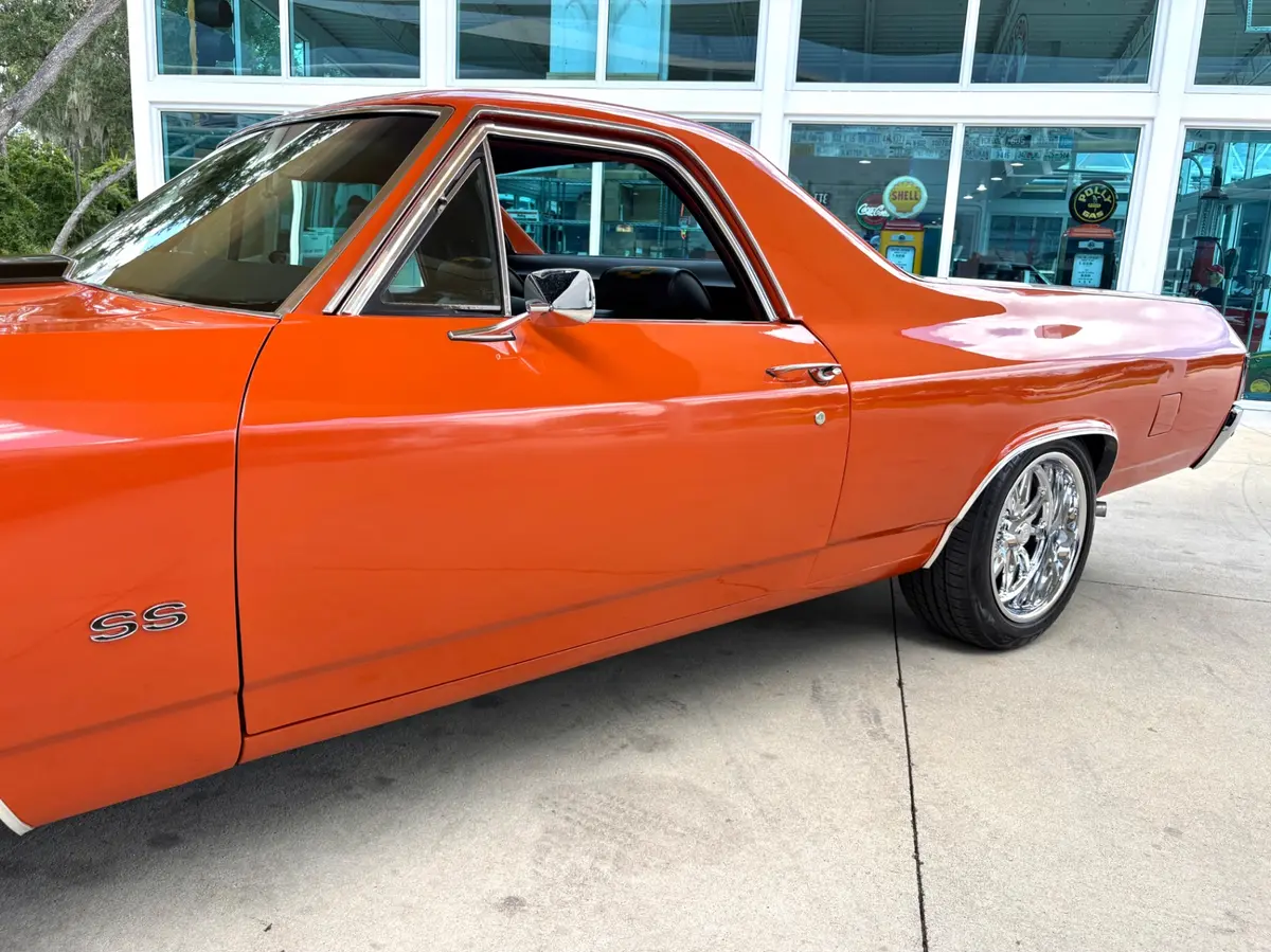 Vehicle photo 13