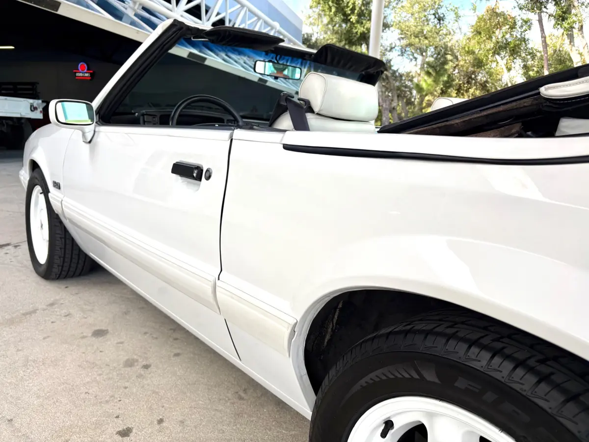 Vehicle photo 15