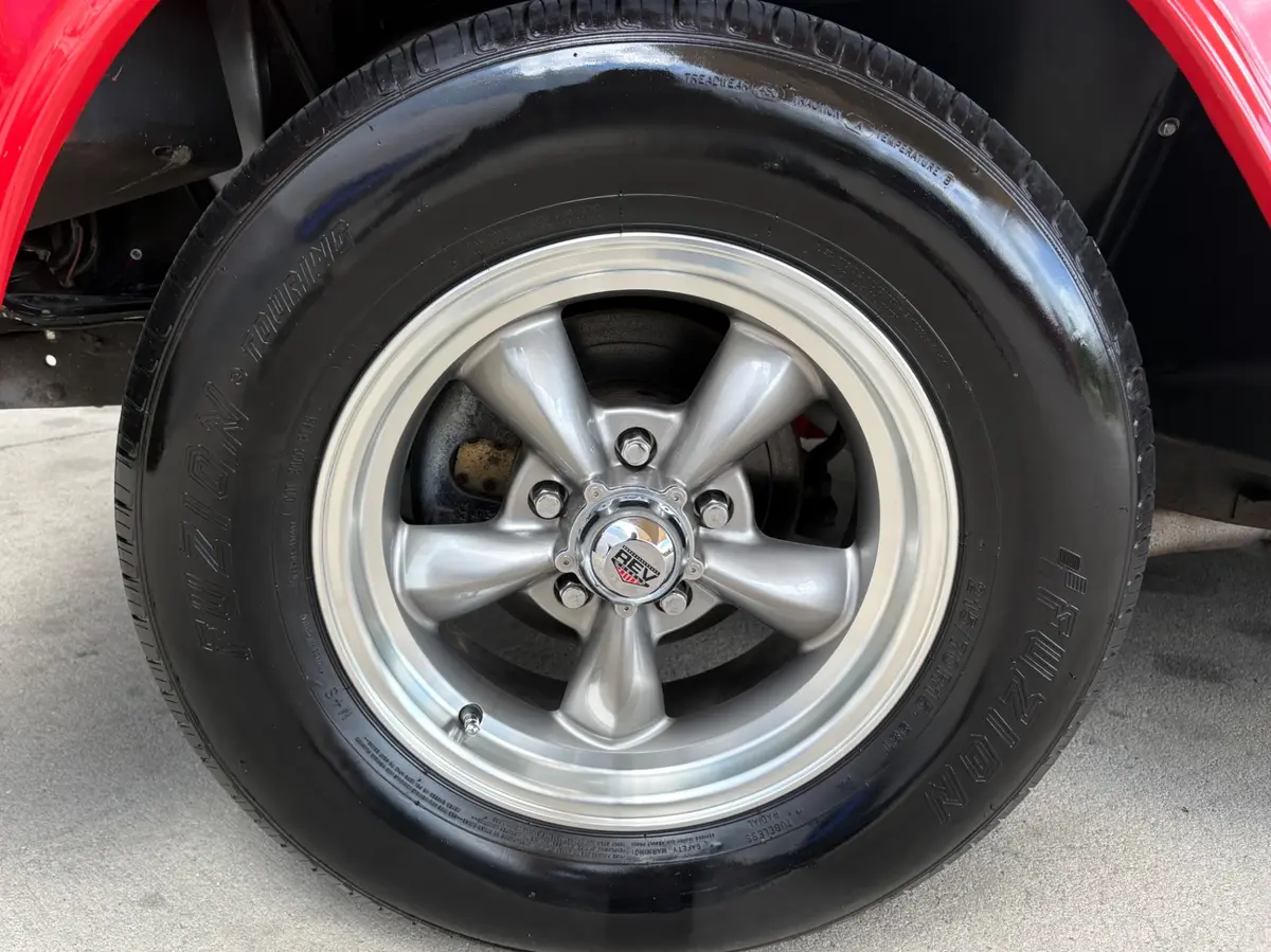 Vehicle photo 19