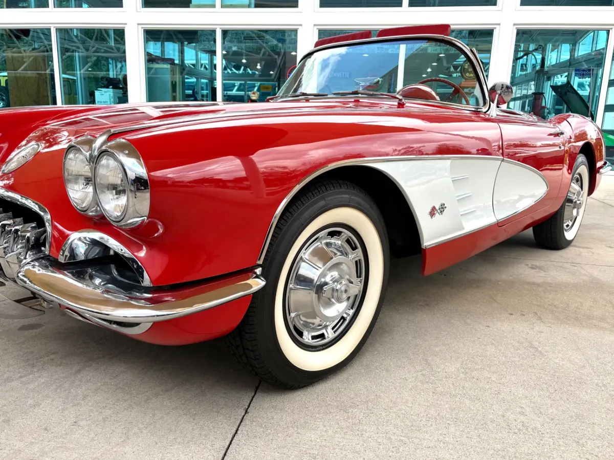 Vehicle photo 13