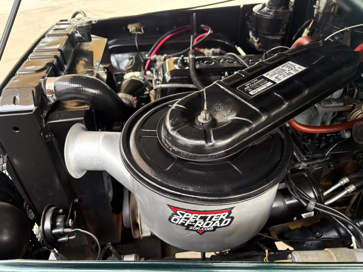 Vehicle photo 30