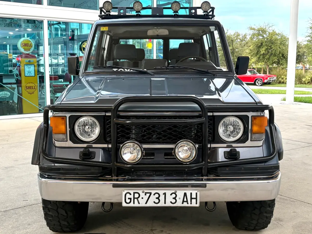 Vehicle photo 2
