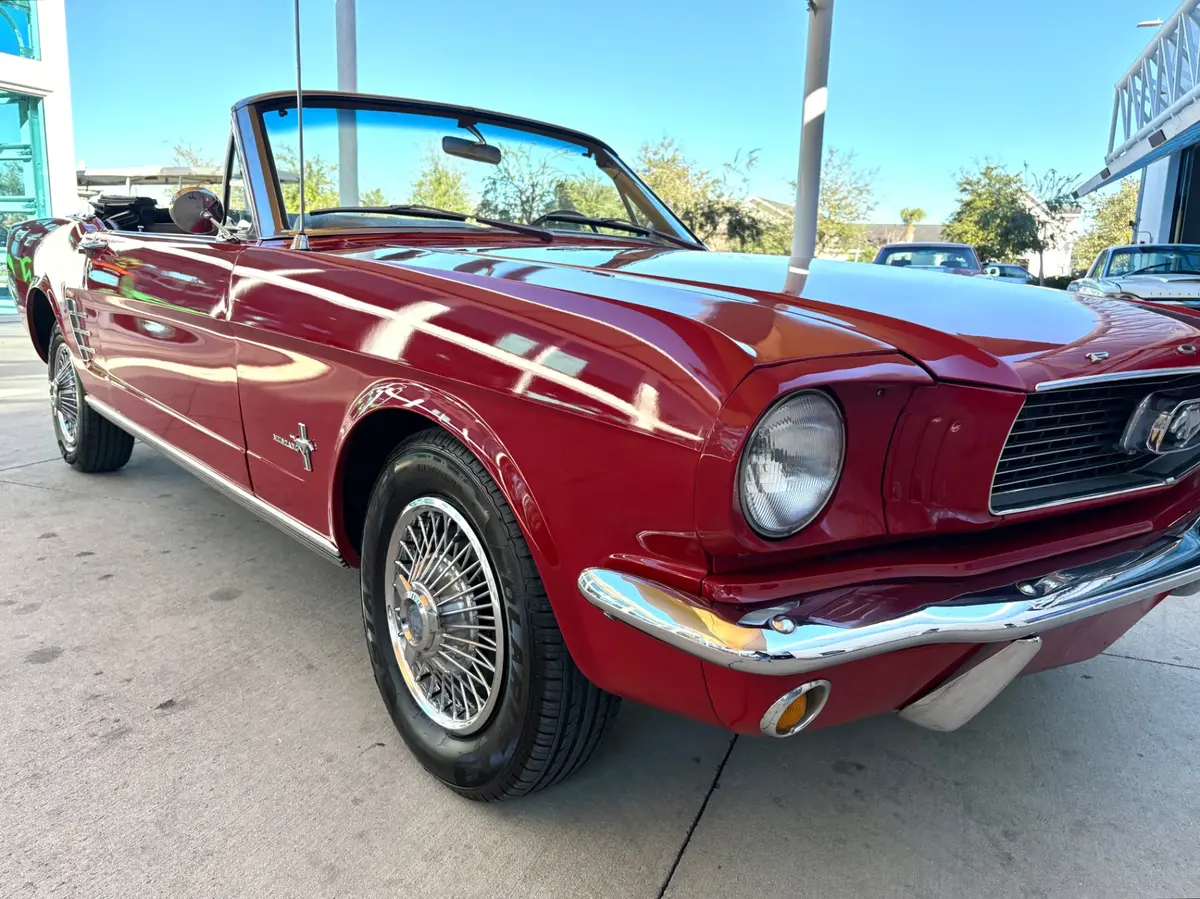 Vehicle photo 20