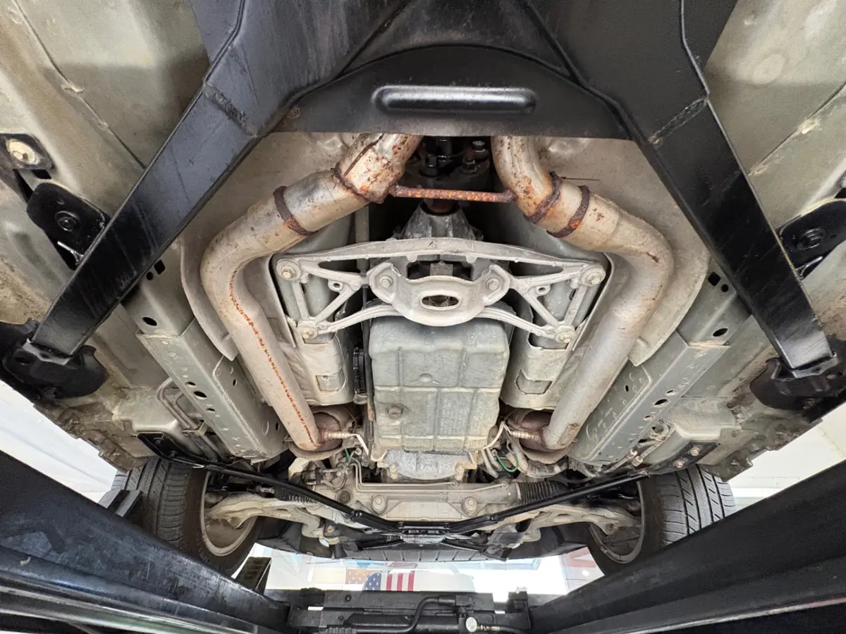 Vehicle photo 54
