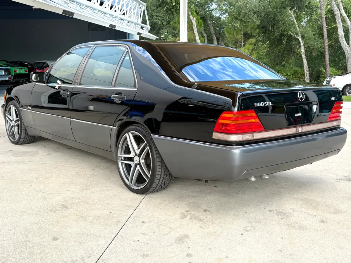 Vehicle photo 9