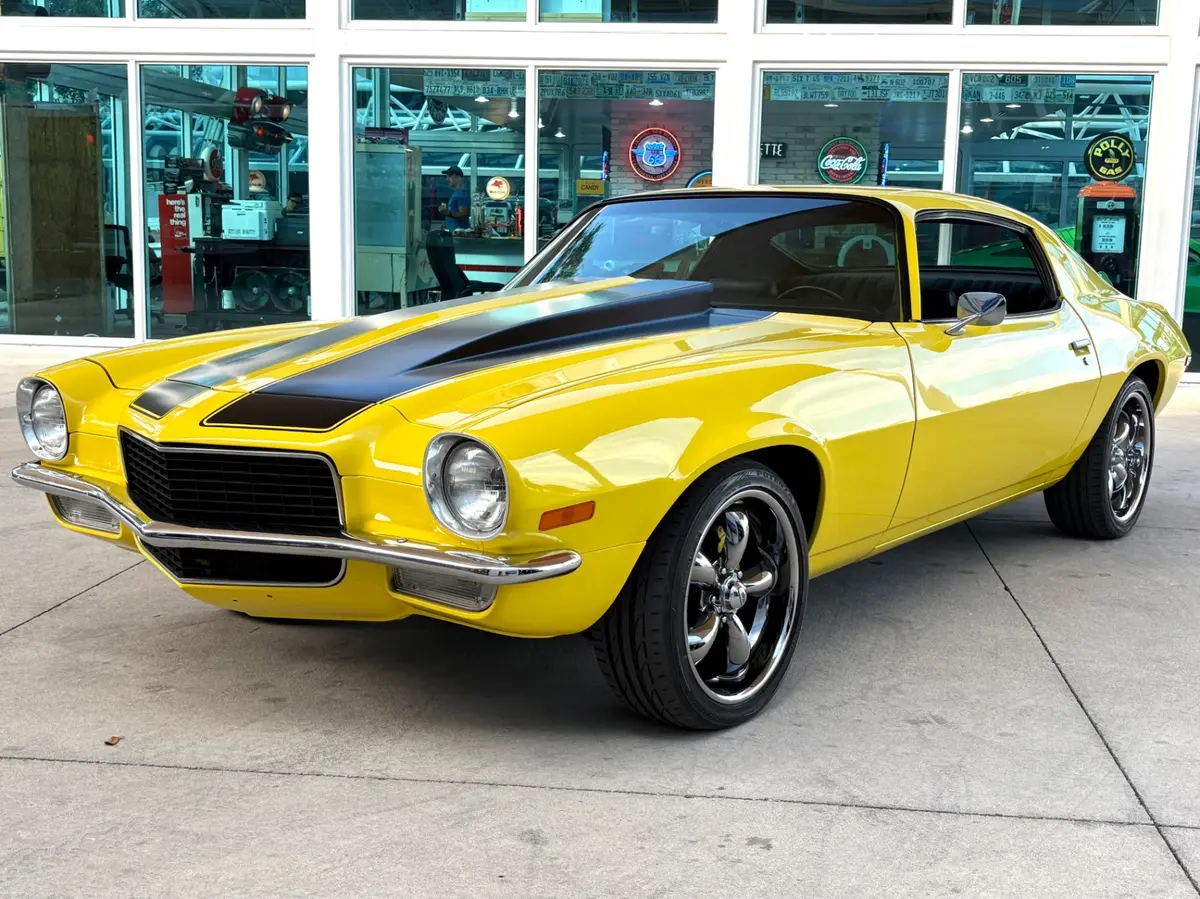 Vehicle photo 11