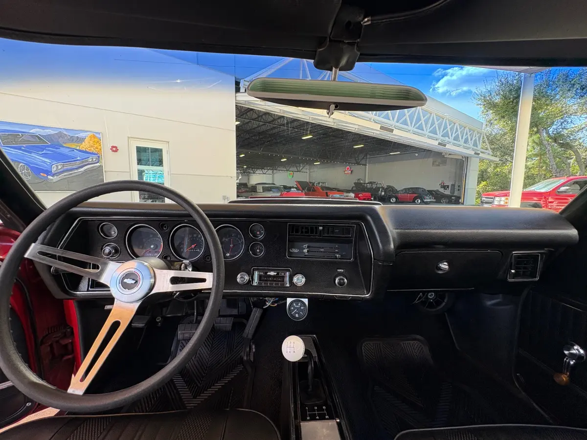 Vehicle photo 40