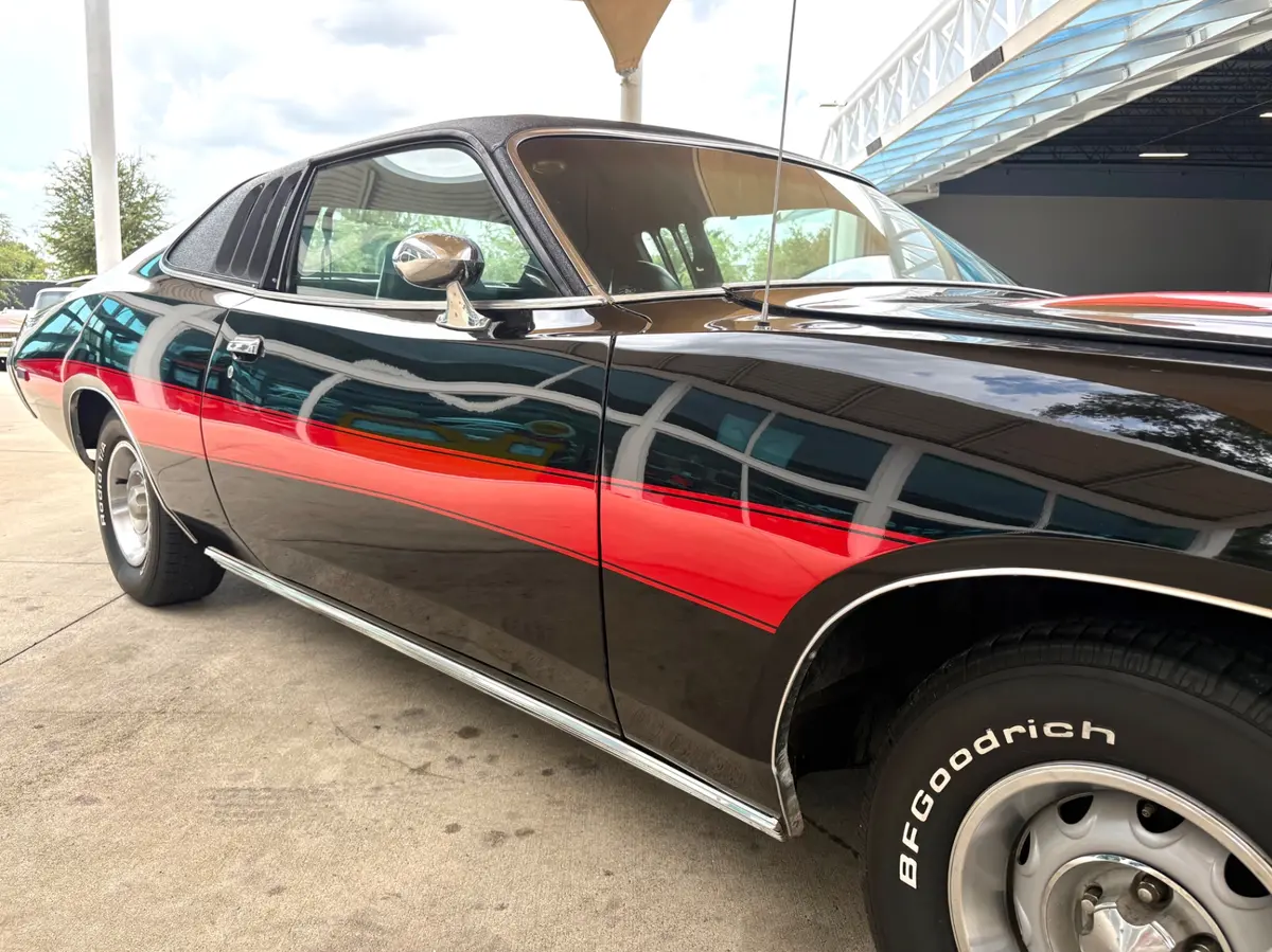 Vehicle photo 18