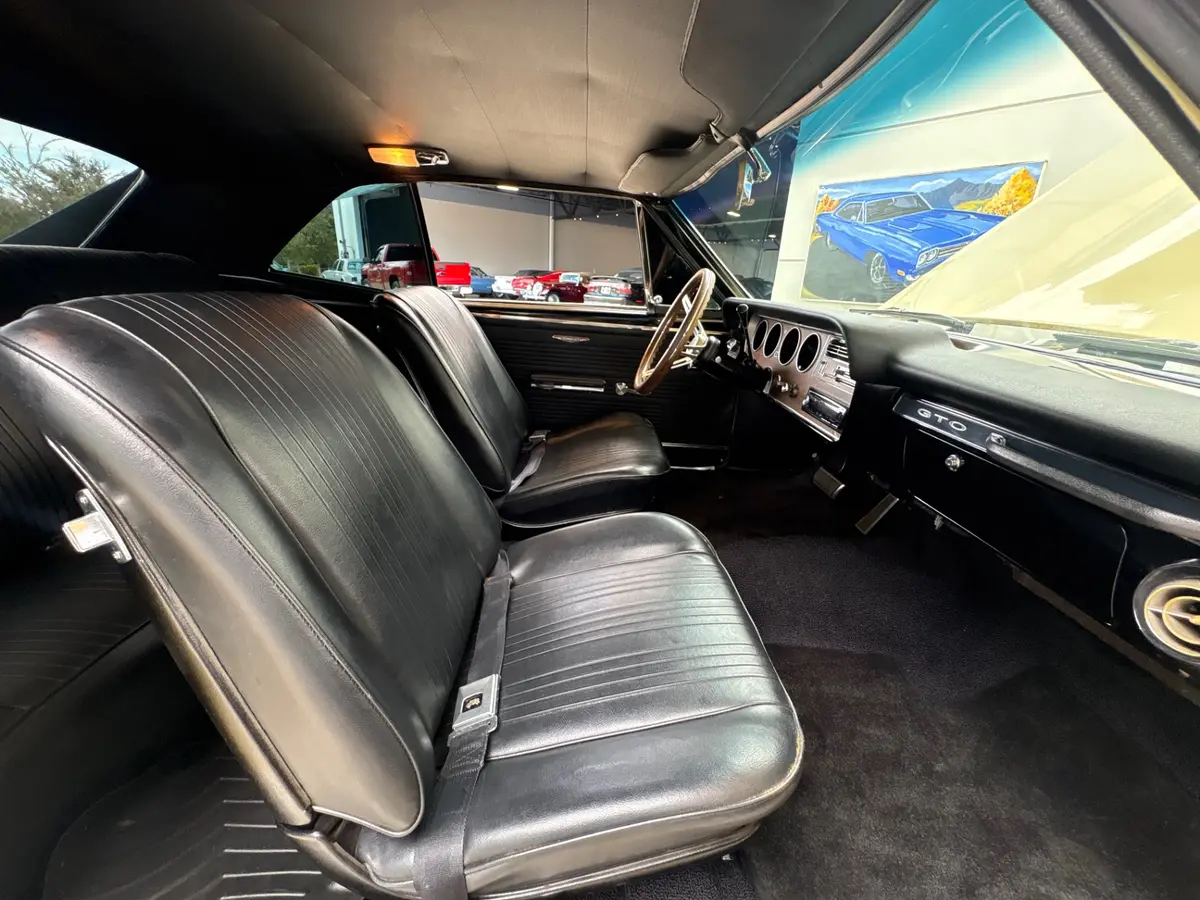 Vehicle photo 45
