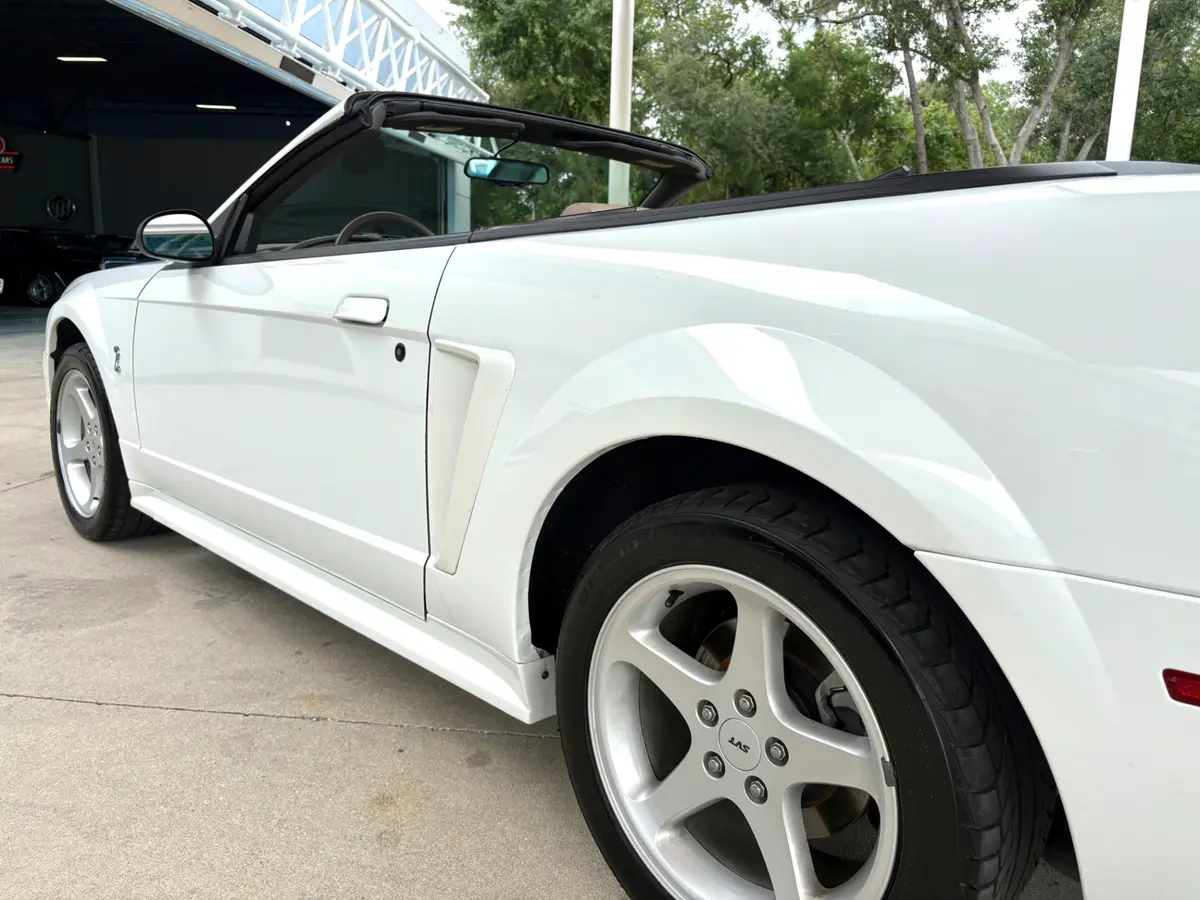 Vehicle photo 14