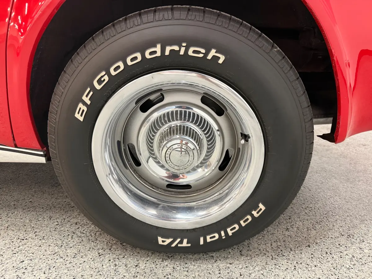 Vehicle photo 15
