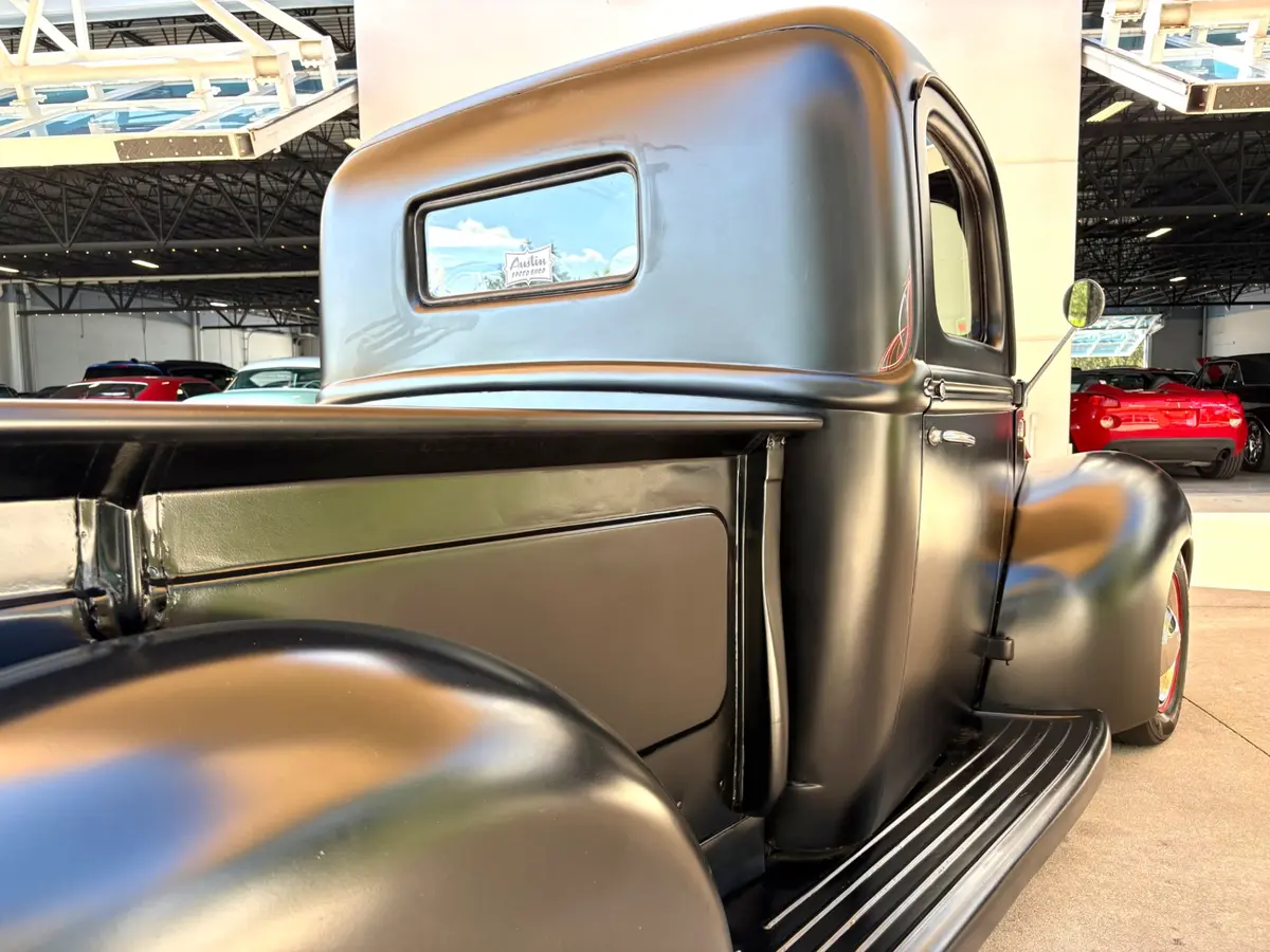 Vehicle photo 17
