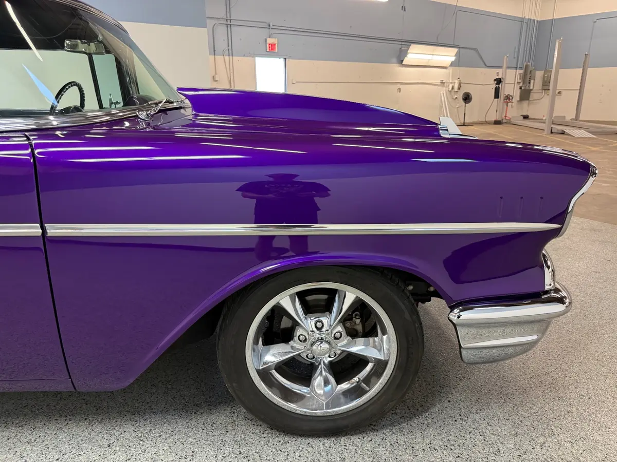 Vehicle photo 24