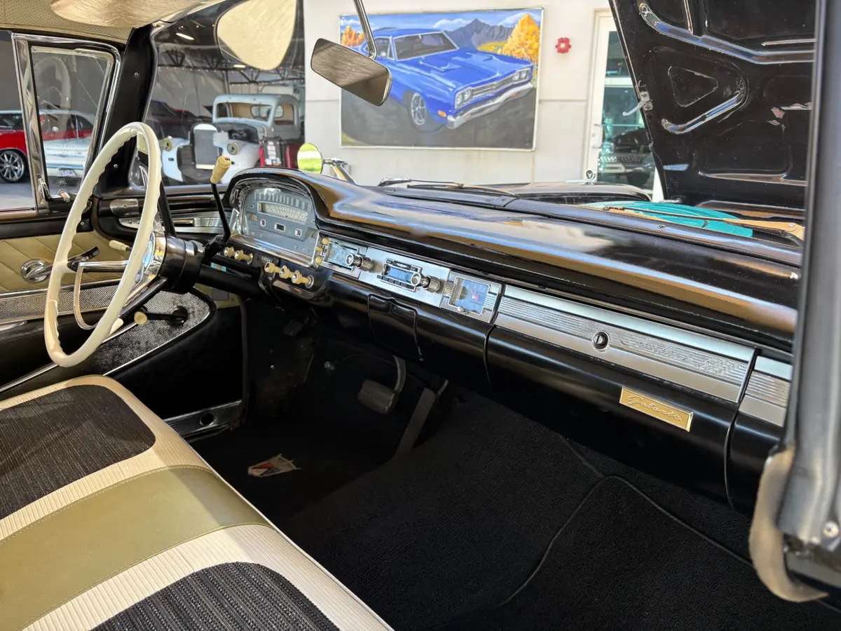Vehicle photo 37