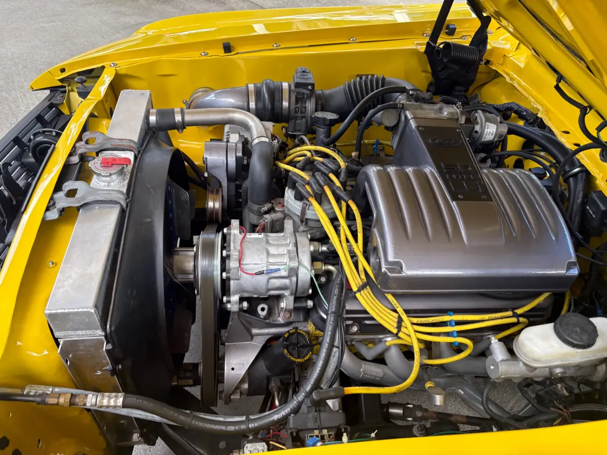 Vehicle photo 29
