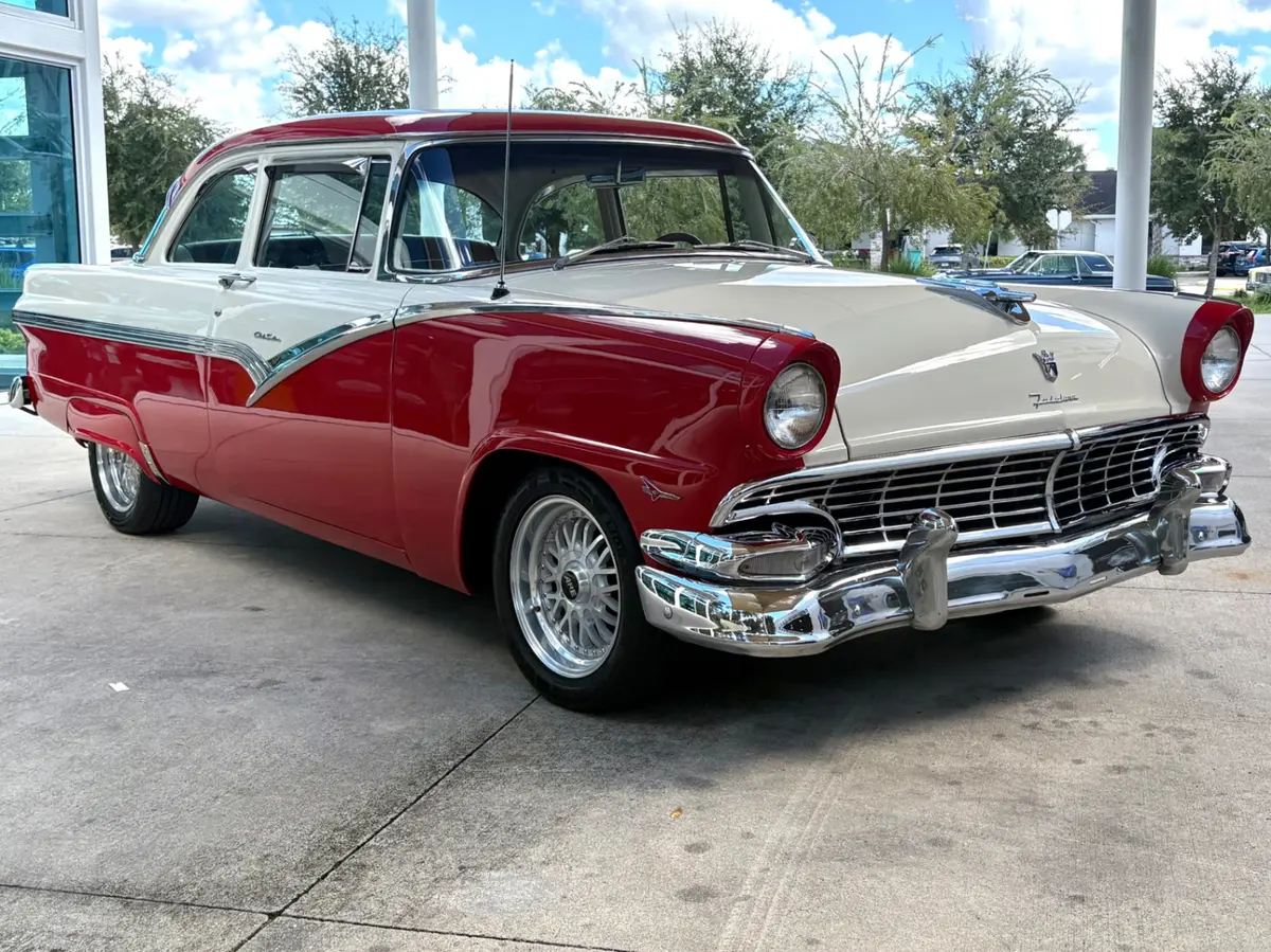 Vehicle photo 4