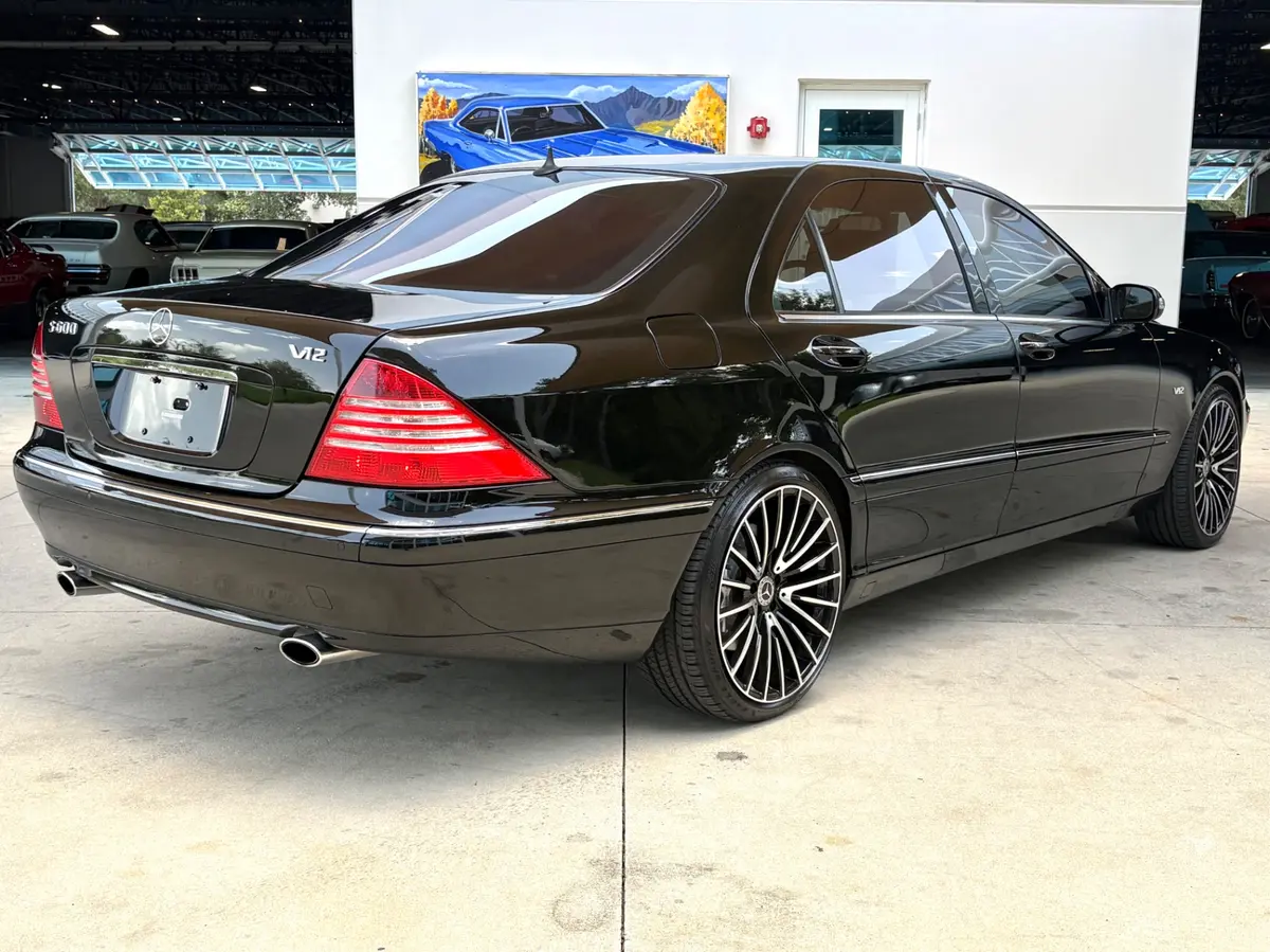 Vehicle photo 6