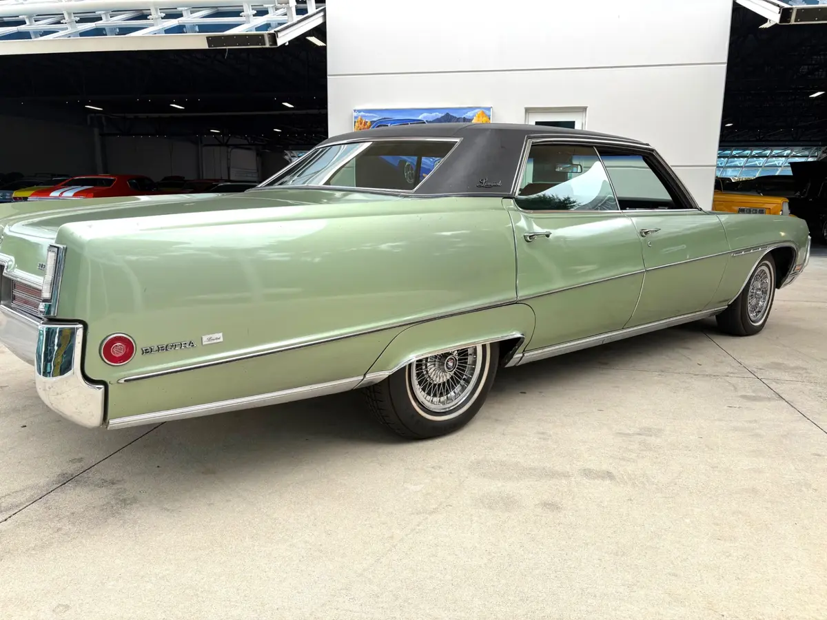 Vehicle photo 16