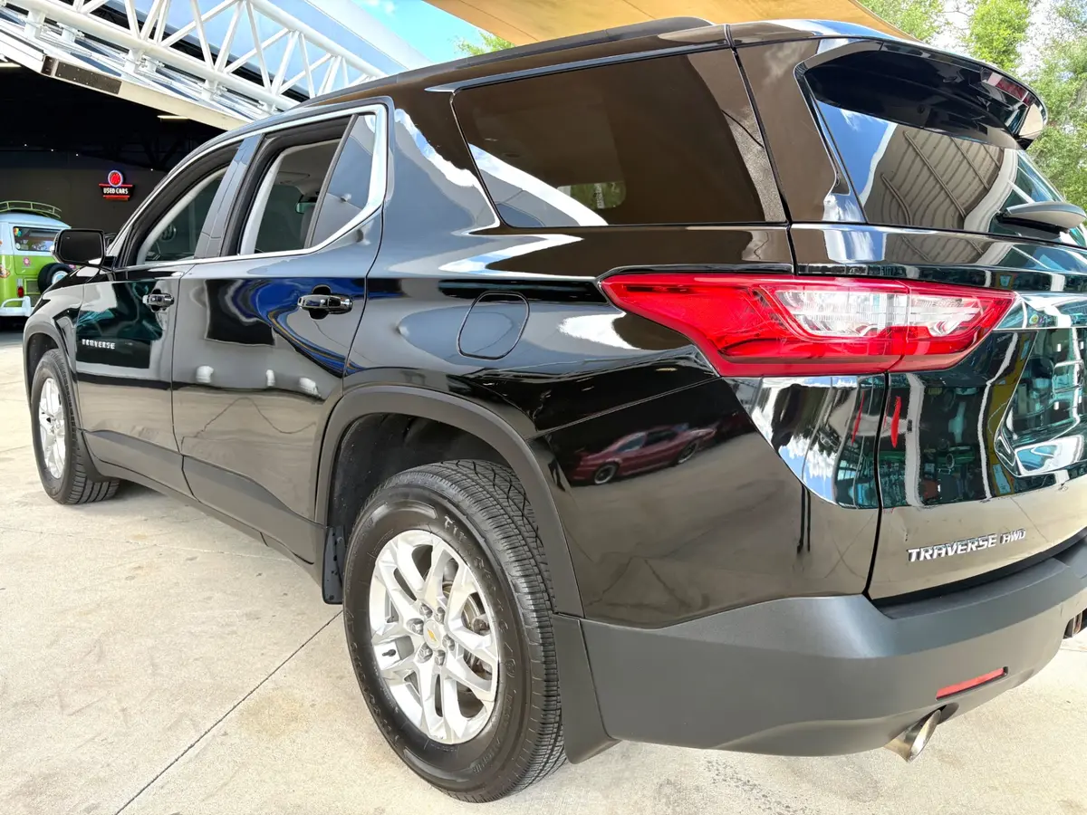 Vehicle photo 15