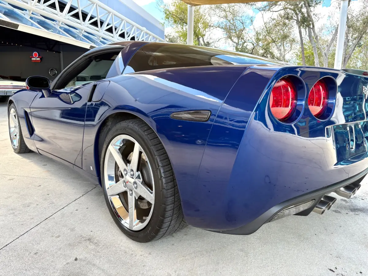 Vehicle photo 16