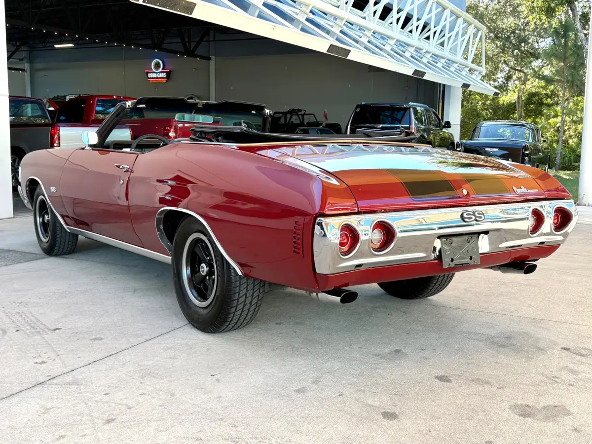 Vehicle photo 10