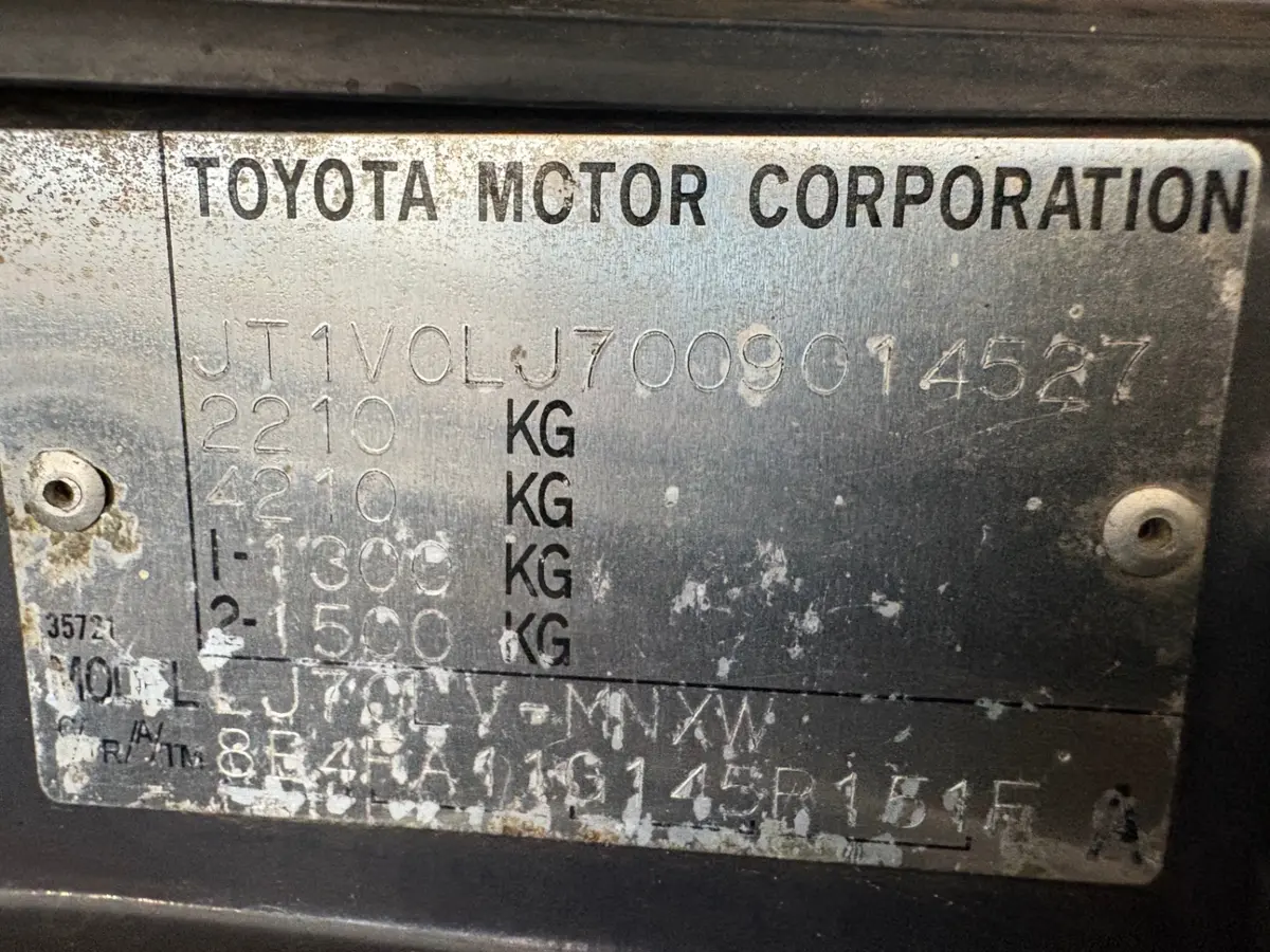Vehicle photo 23