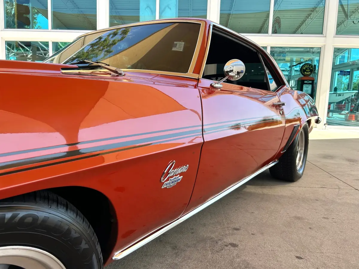 Vehicle photo 14