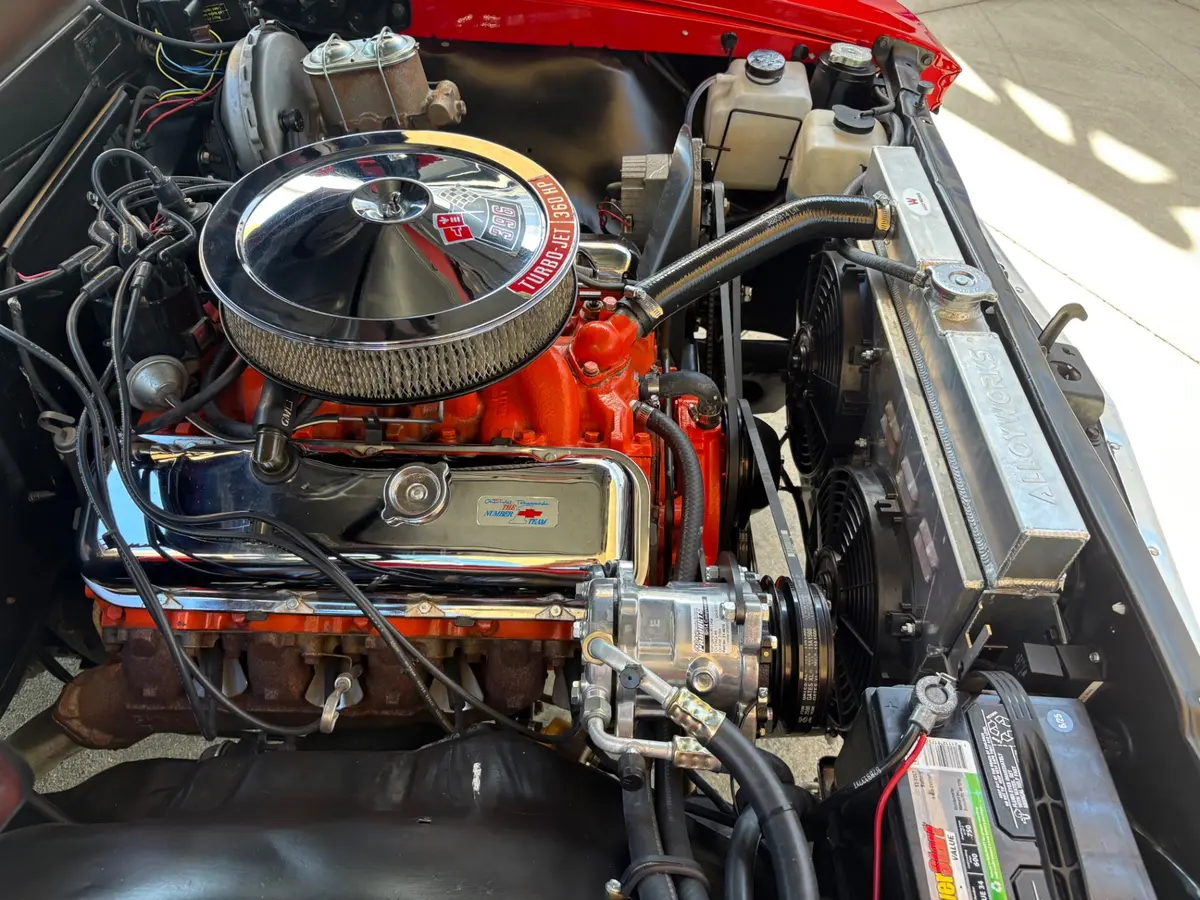 Vehicle photo 34