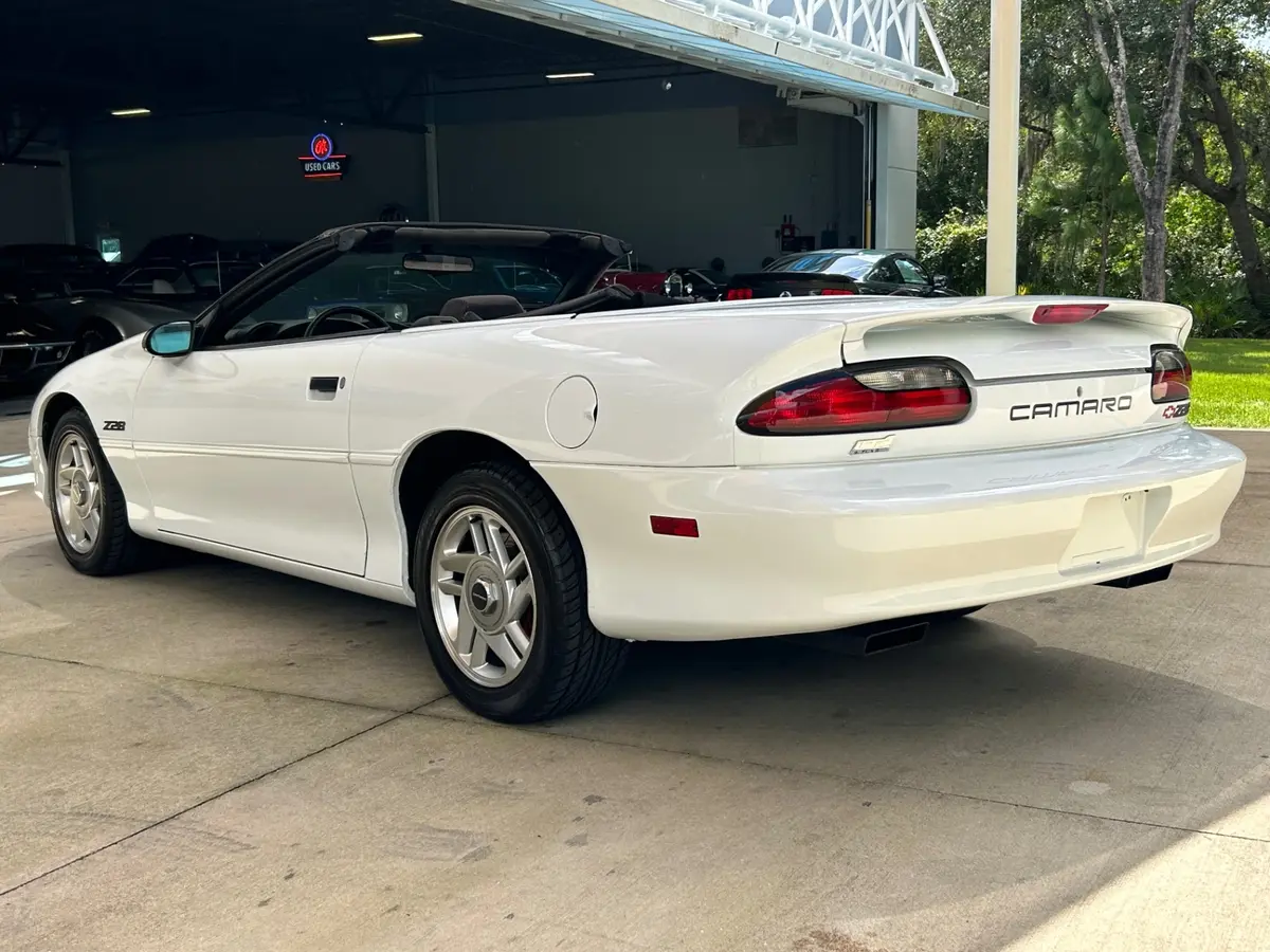 Vehicle photo 7