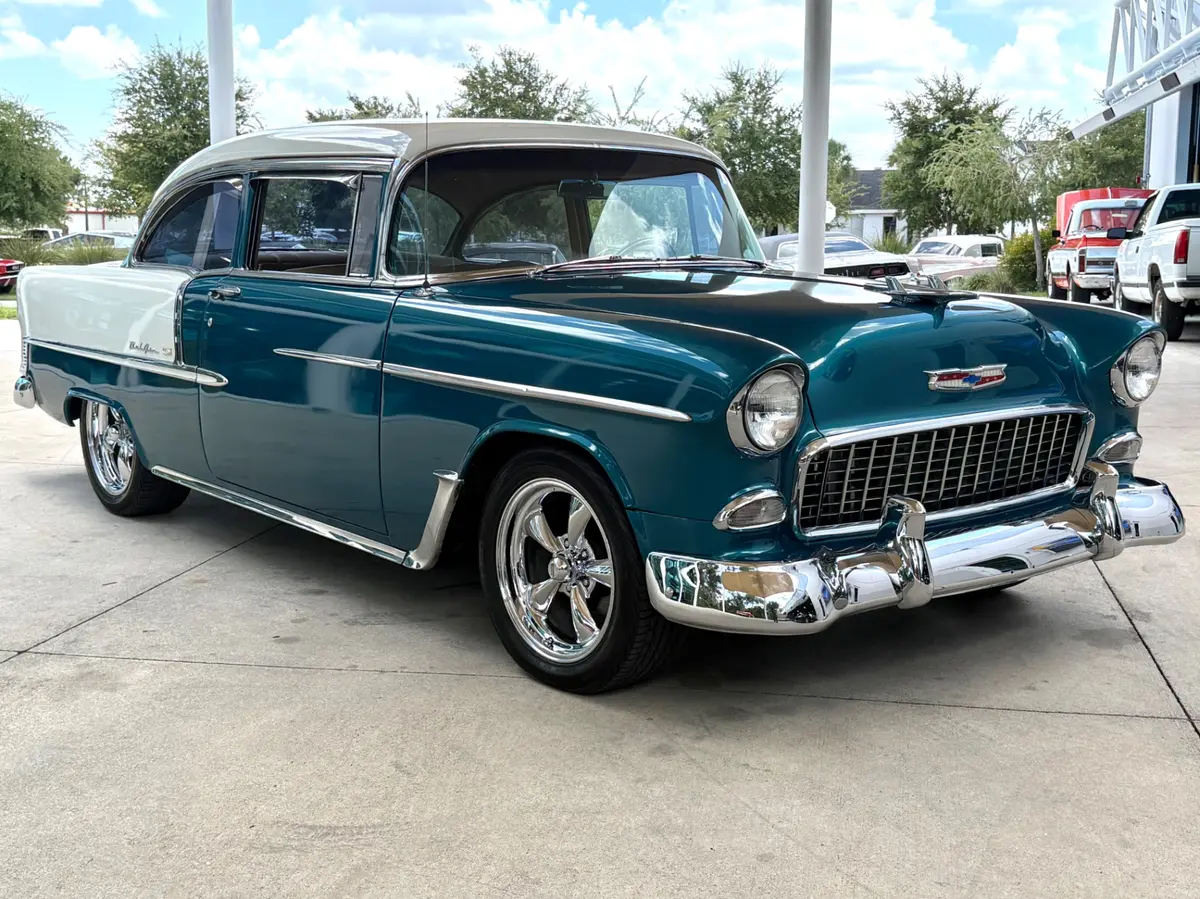 Vehicle photo 4