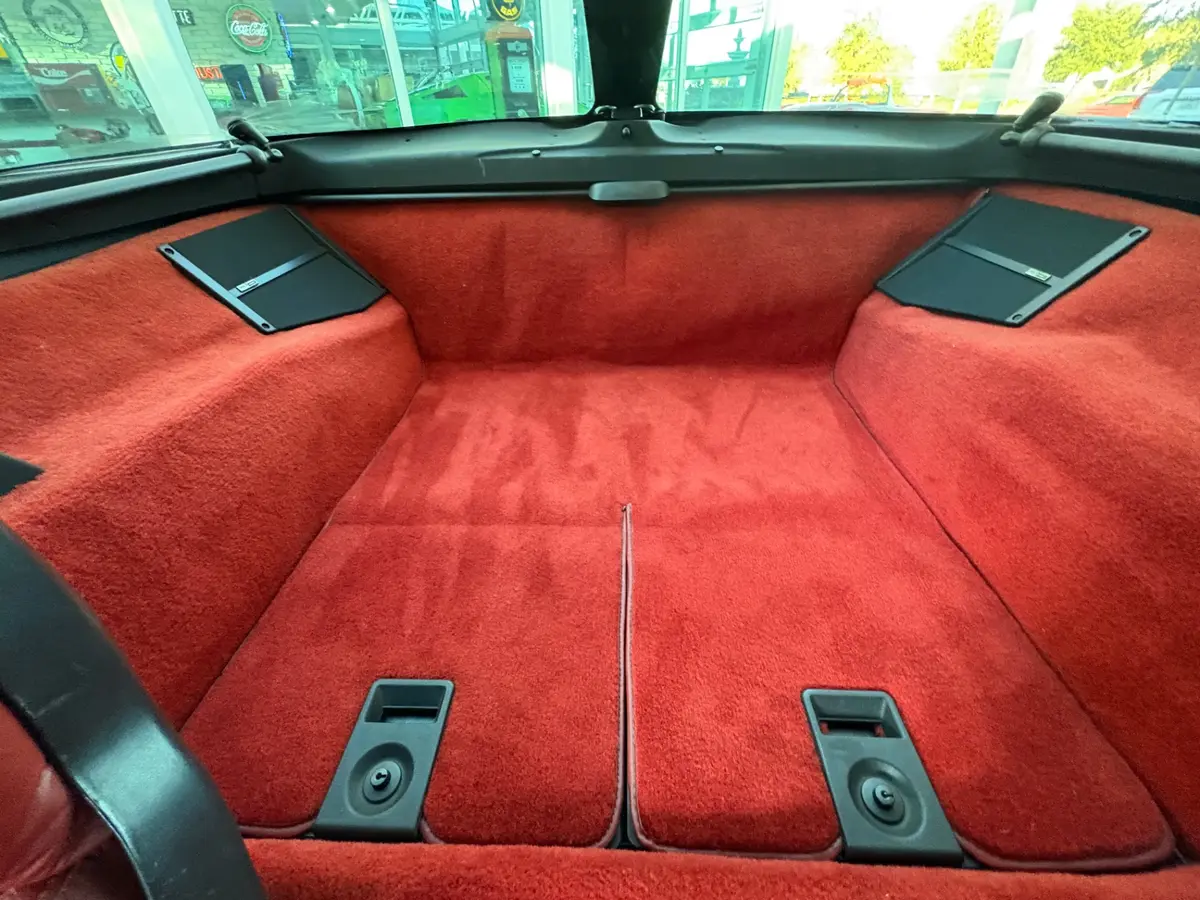 Vehicle photo 33