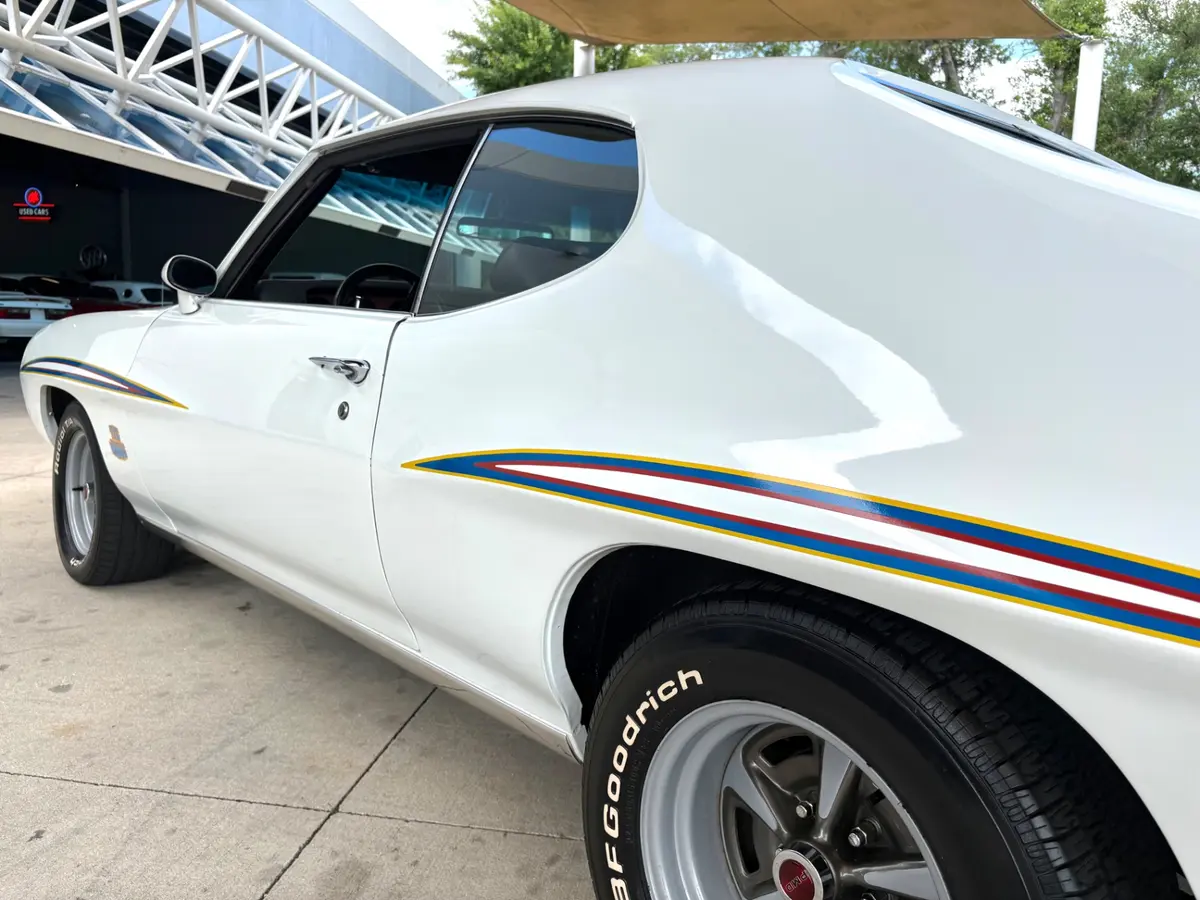 Vehicle photo 14