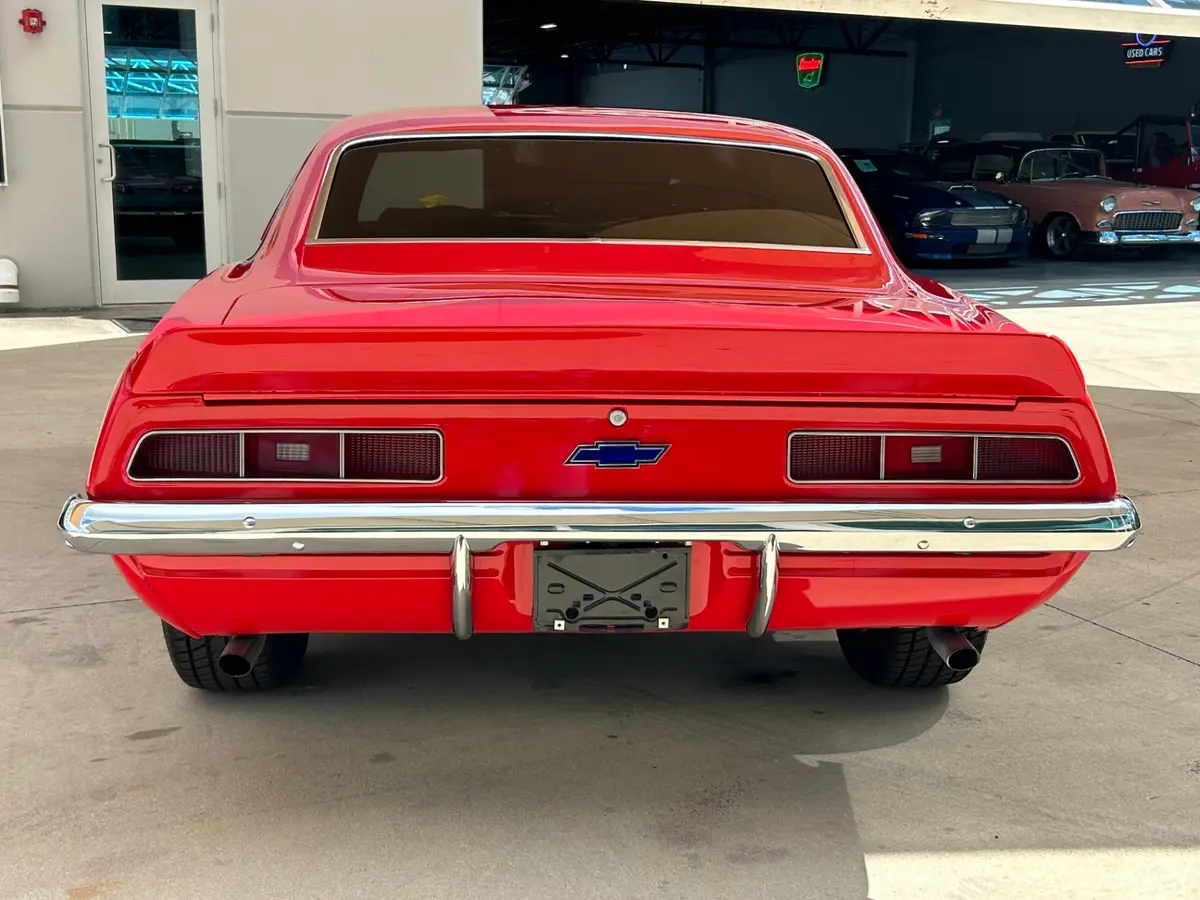 Vehicle photo 6