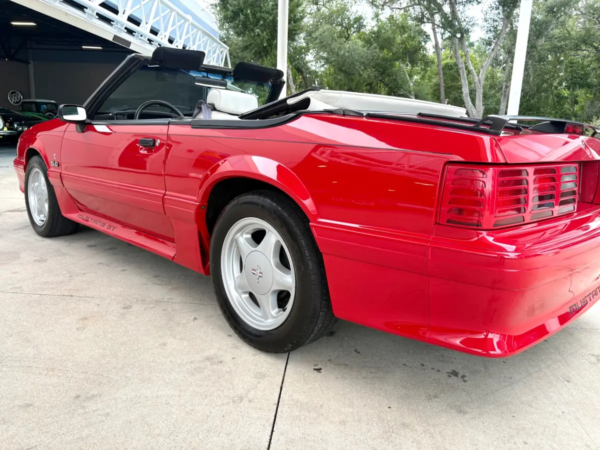 Vehicle photo 15