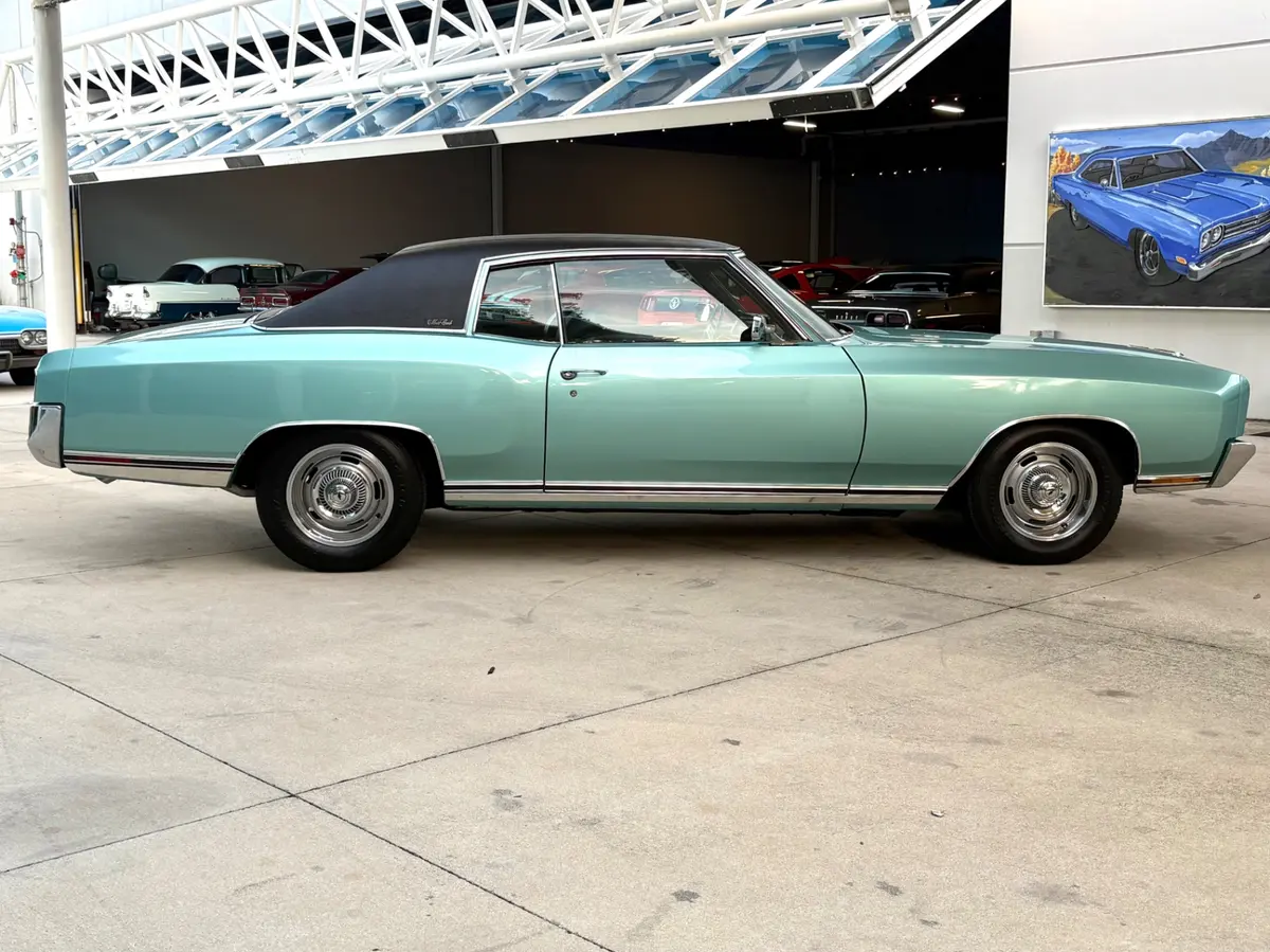 Vehicle photo 5