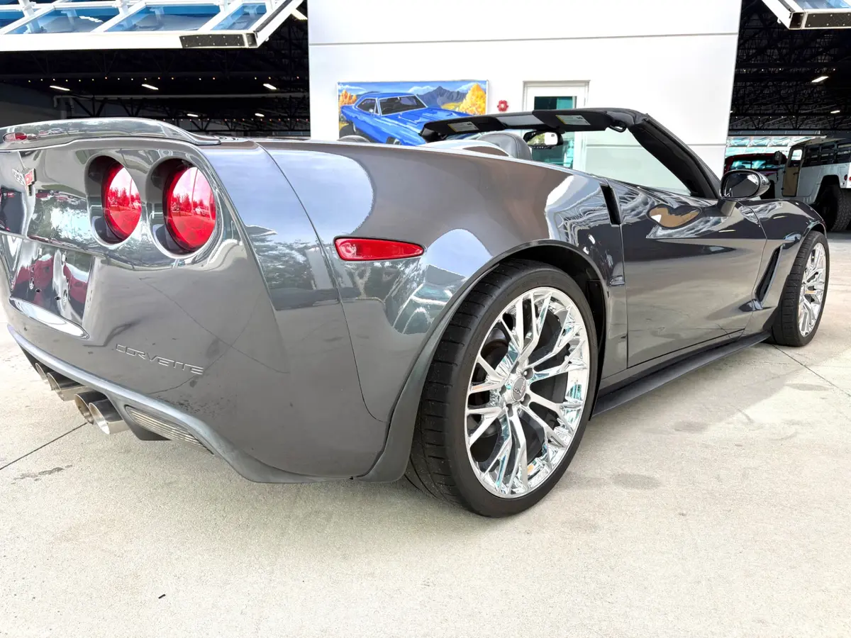 Vehicle photo 16