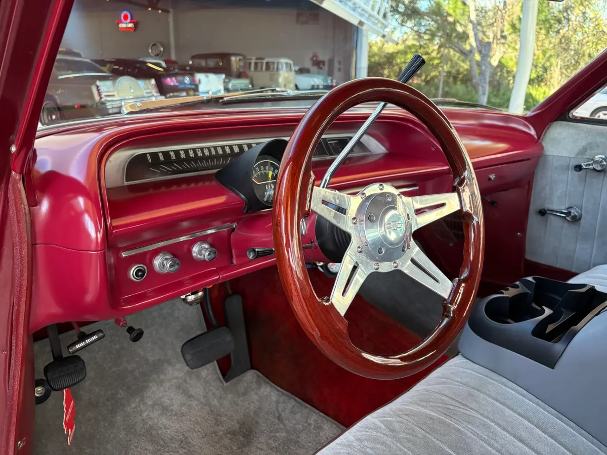 Vehicle photo 33