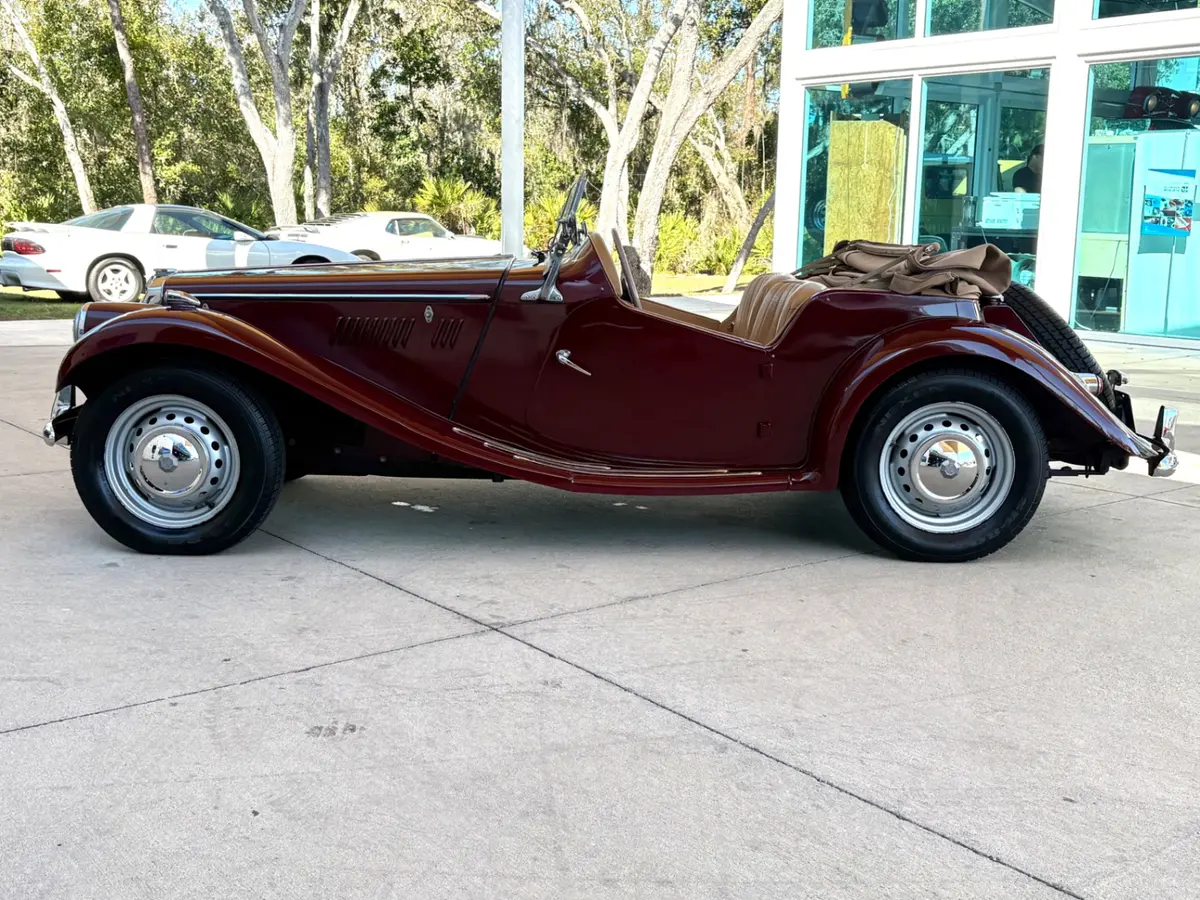 Vehicle photo 10