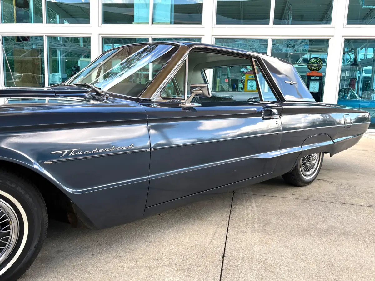 Vehicle photo 13