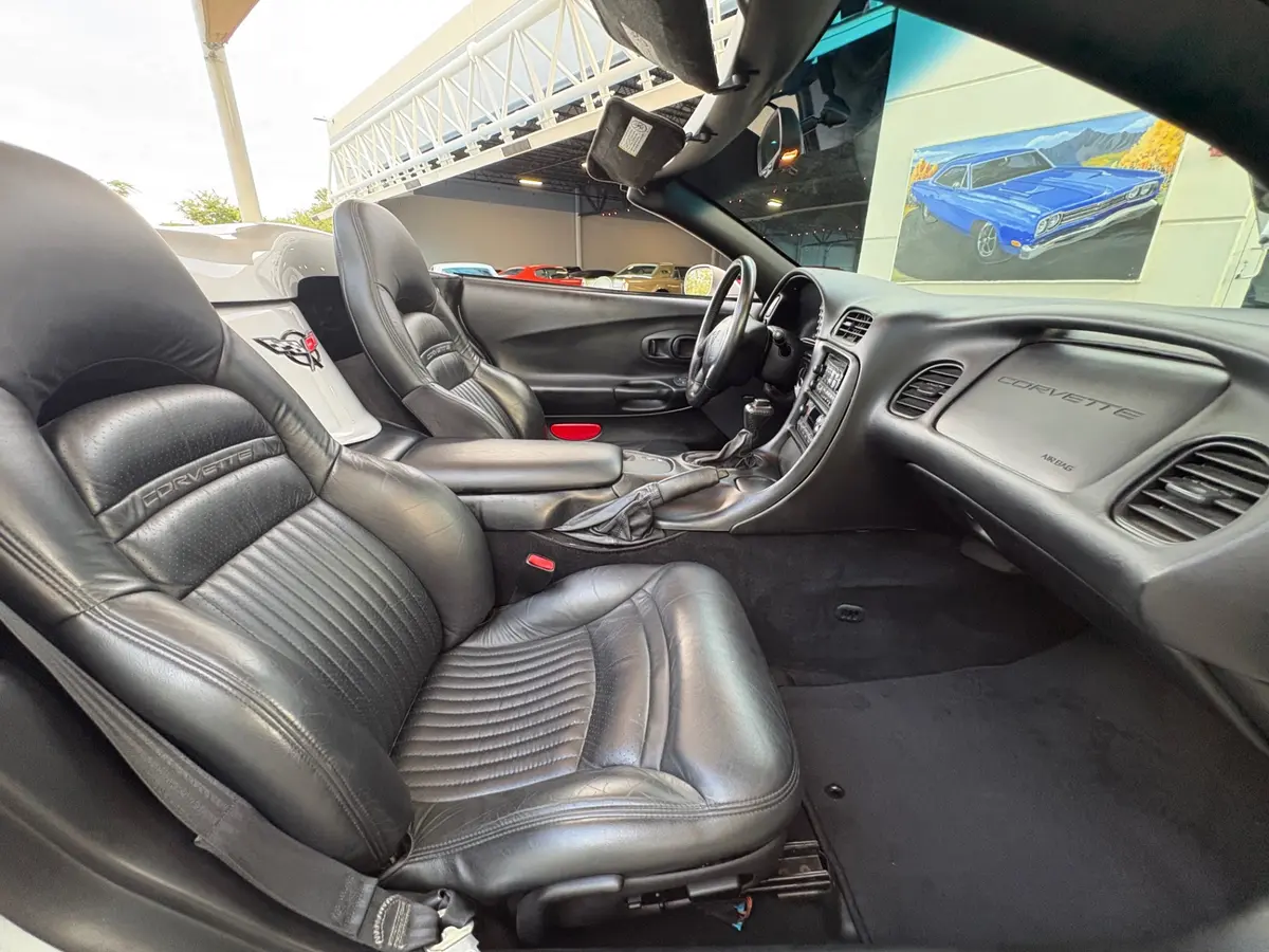Vehicle photo 43