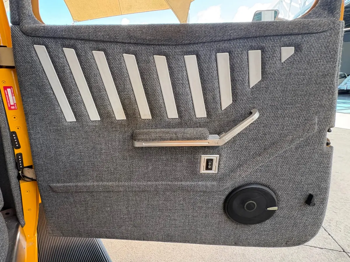 Vehicle photo 27