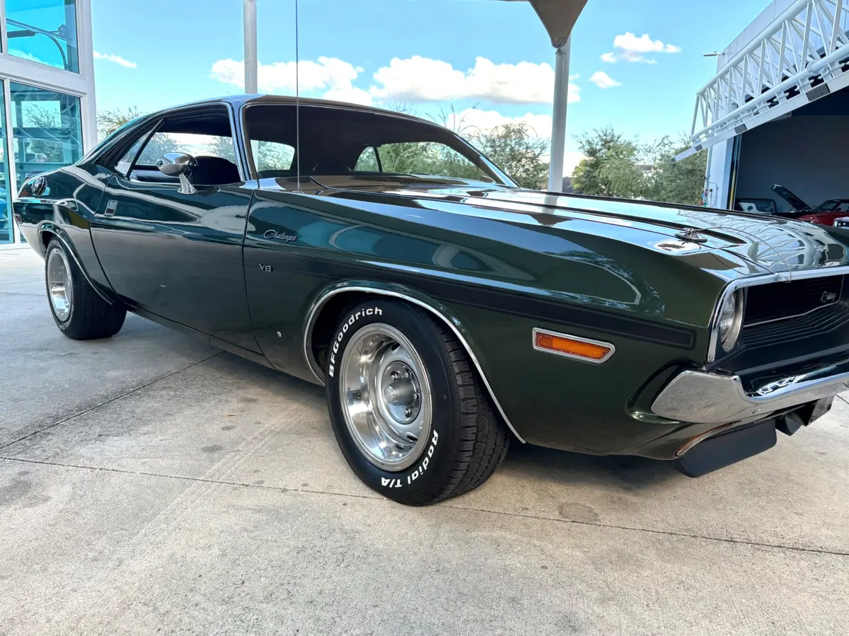 Vehicle photo 19