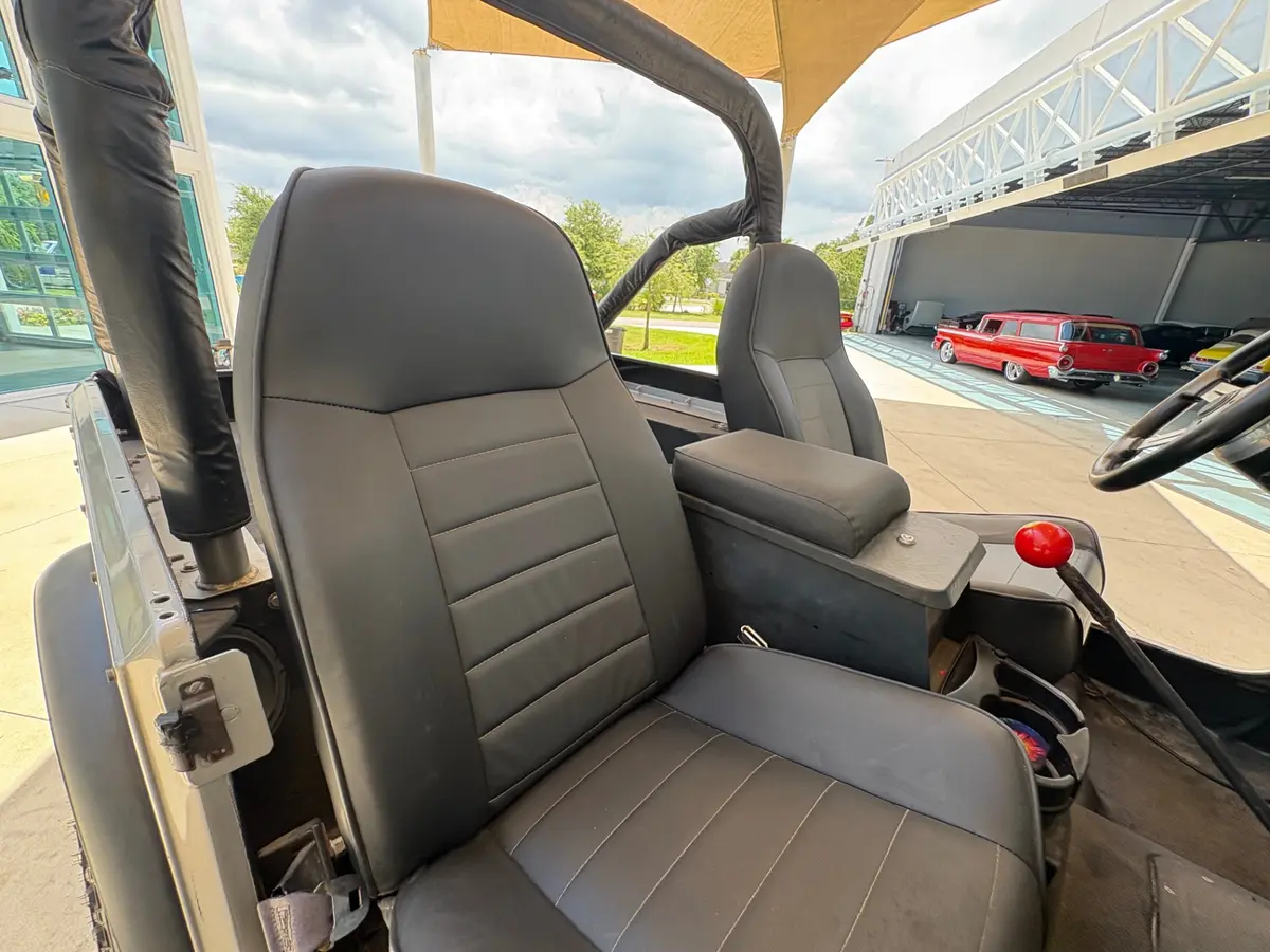 Vehicle photo 37
