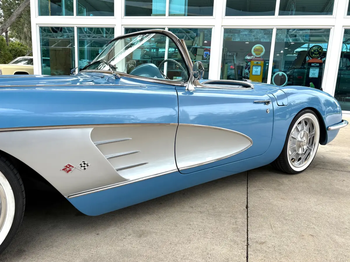 Vehicle photo 13
