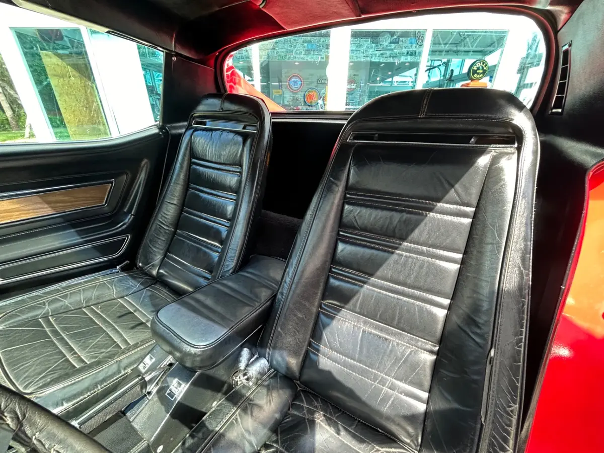 Vehicle photo 23